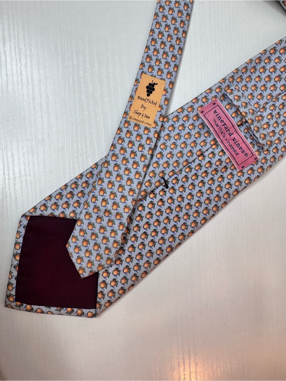 Vineyard Vines Men's Peach Pattern 100% Silk Tie